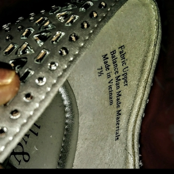 Kelly & Katie Shoes Size 7.5 Silver Mosaic… - Picture 5 of 11